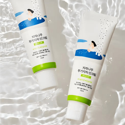 Alege RoundLab Moisture Sunscreen pentru protecție UV eficientă și hidratare de durată. Potrivit pentru toate tipurile de ten, chiar și cel sensibil.